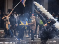 Argentina: Protesto contra cortes de Milei nas universidades termina em confrontos